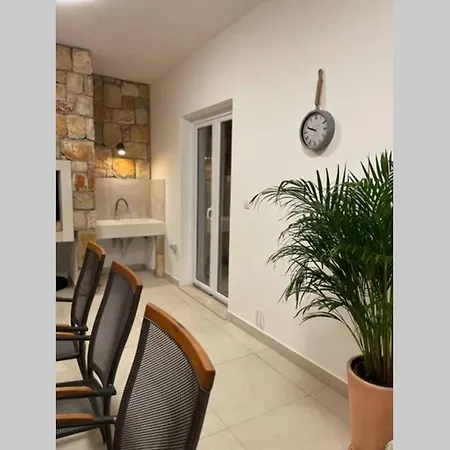 Seaview Pool Apartment-lumiere, Island Hvar-gdinj