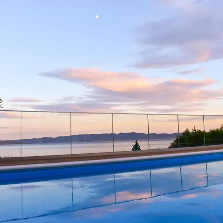 Seaview Pool Apartment-lumiere, Island Hvar-gdinj Gdinj