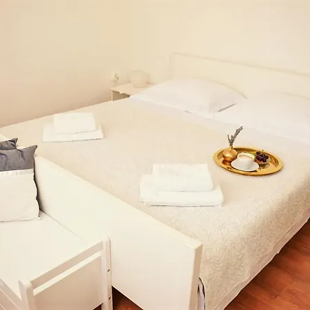 Seaview Pool Apartment-lumiere, Island Hvar-gdinj Apartmán