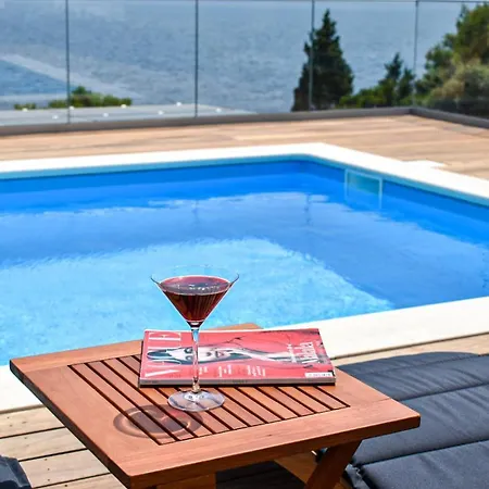 Seaview Pool Apartment-lumiere, Island Hvar-gdinj Gdinj