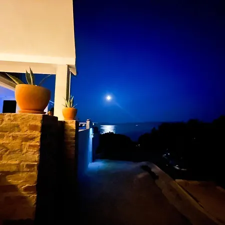 Seaview Pool Apartment-lumiere, Island Hvar-gdinj