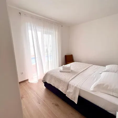 Seaview Pool Apartment-lumiere, Island Hvar-gdinj Apartmán