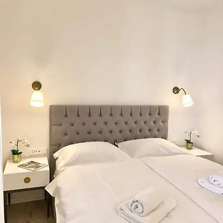 Seaview Pool Apartment-lumiere, Island Hvar-gdinj