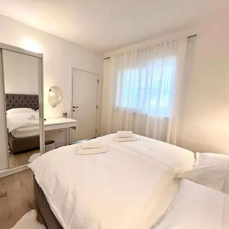 Seaview Pool Apartment-lumiere, Island Hvar-gdinj Gdinj