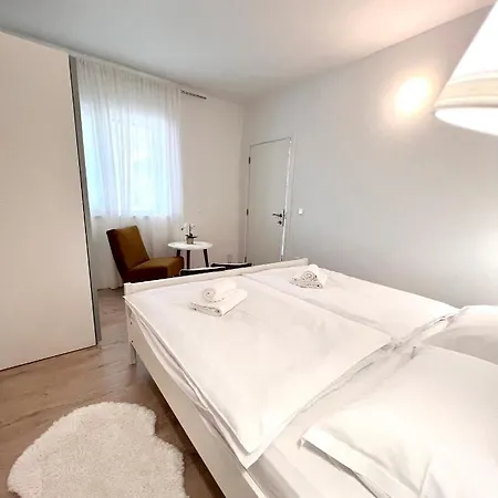 Seaview Pool Apartment-lumiere, Island Hvar-gdinj * Gdinj