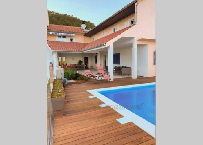 Seaview Pool Apartment-lumiere, Island Hvar-gdinj דירה