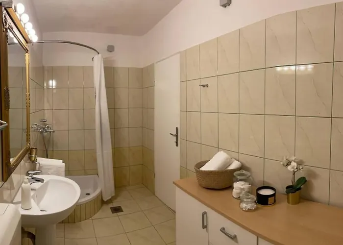 Seaview Pool Apartment-lumiere, Island Hvar-gdinj