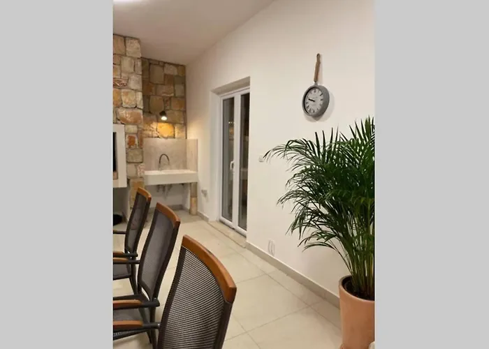 Seaview Pool Apartment-lumiere, Island Hvar-gdinj