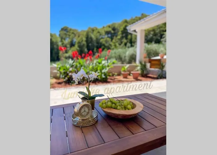 Seaview Pool Apartment-lumiere, Island Hvar-gdinj Gdinj
