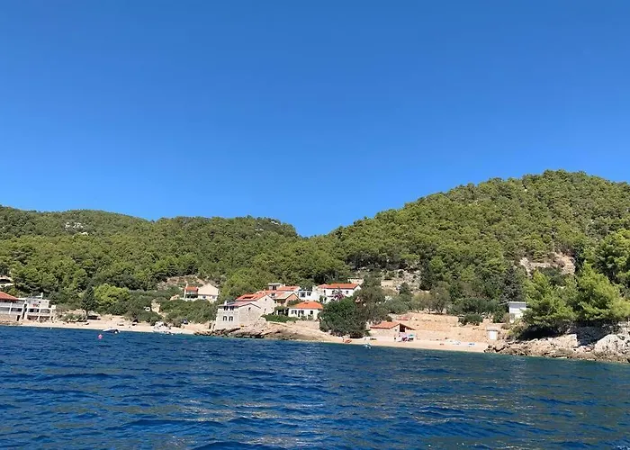 Seaview Pool Apartment-lumiere, Island Hvar-gdinj * Gdinj