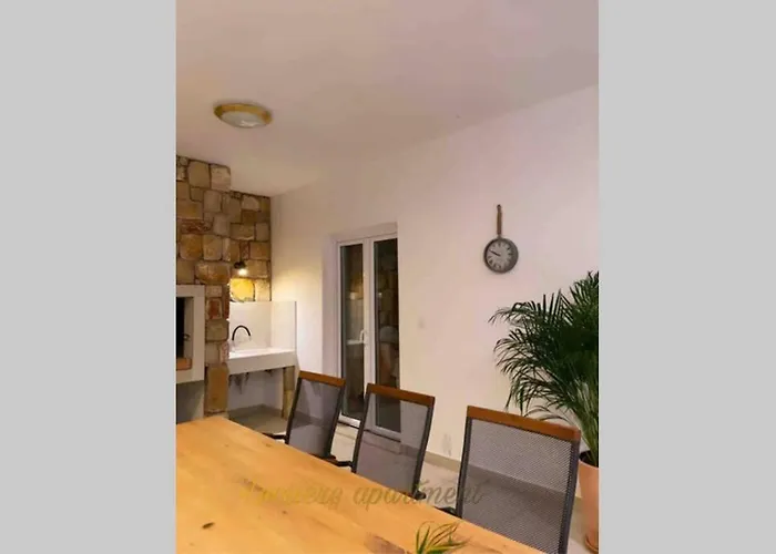 Seaview Pool Apartment-lumiere, Island Hvar-gdinj