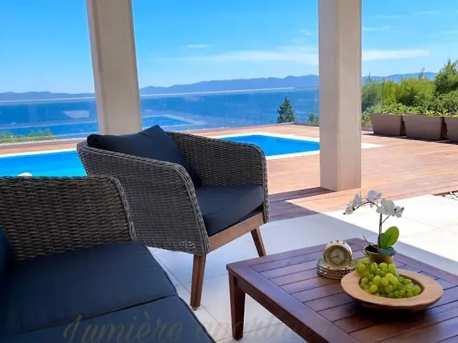 Seaview Pool Apartment-lumiere, Island Hvar-gdinj דירה *