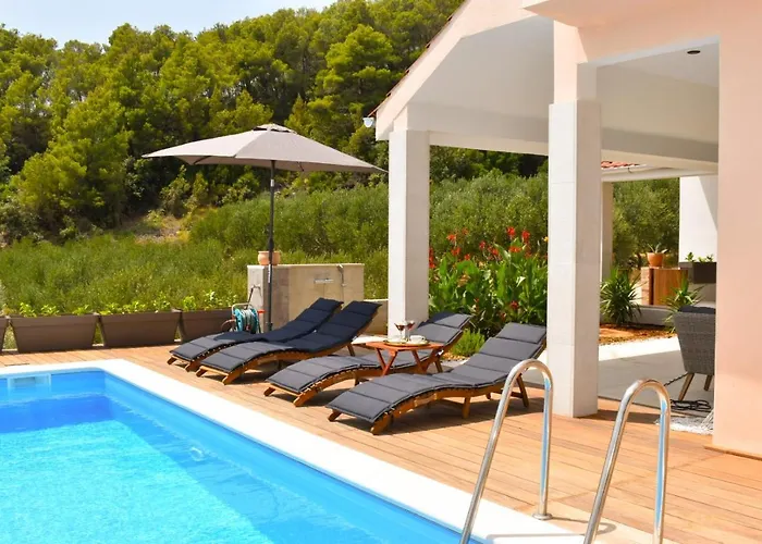 Seaview Pool Apartment-lumiere, Island Hvar-gdinj דירה