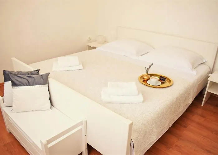Seaview Pool Apartment-lumiere, Island Hvar-gdinj דירה