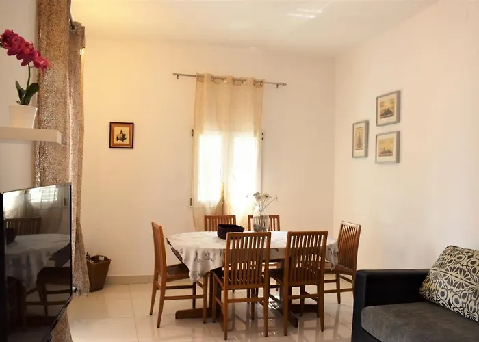 Seaview Pool Apartment-lumiere, Island Hvar-gdinj * Gdinj