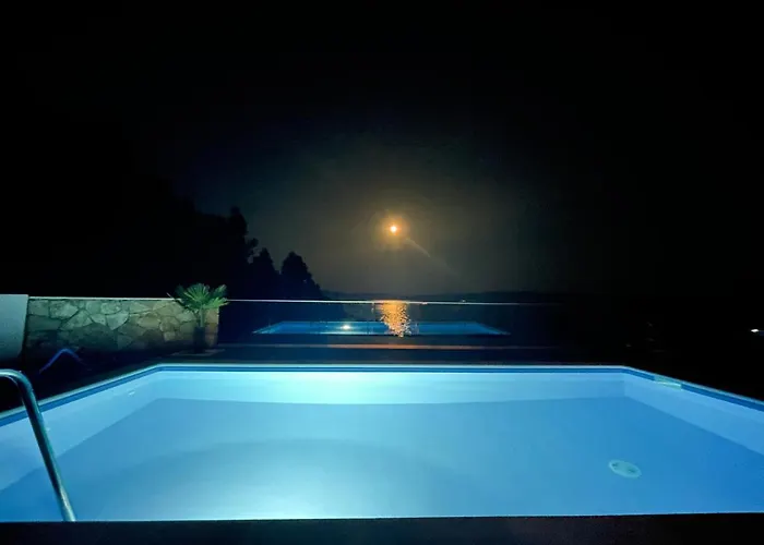 Seaview Pool Apartment-lumiere, Island Hvar-gdinj דירה *