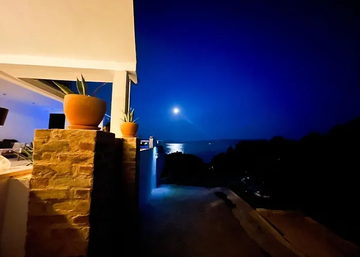 Seaview Pool Apartment-lumiere, Island Hvar-gdinj