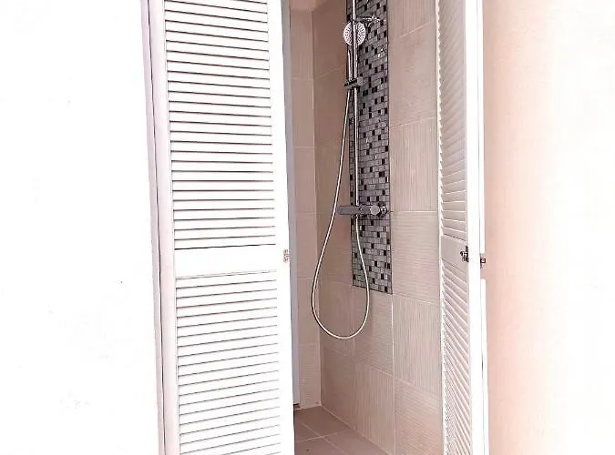 Seaview Pool Apartment-lumiere, Island Hvar-gdinj דירה