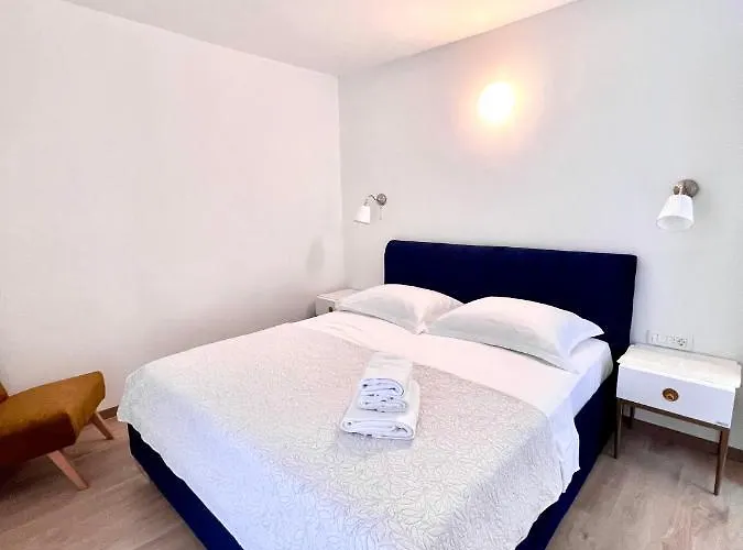 Seaview Pool Apartment-lumiere, Island Hvar-gdinj דירה