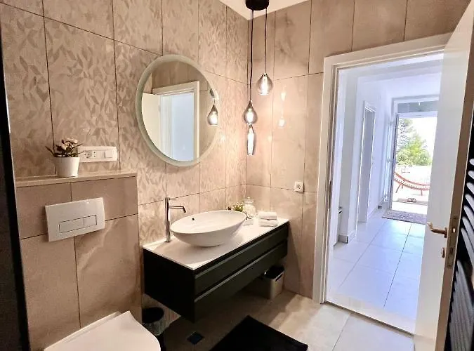 Seaview Pool Apartment-lumiere, Island Hvar-gdinj דירה *