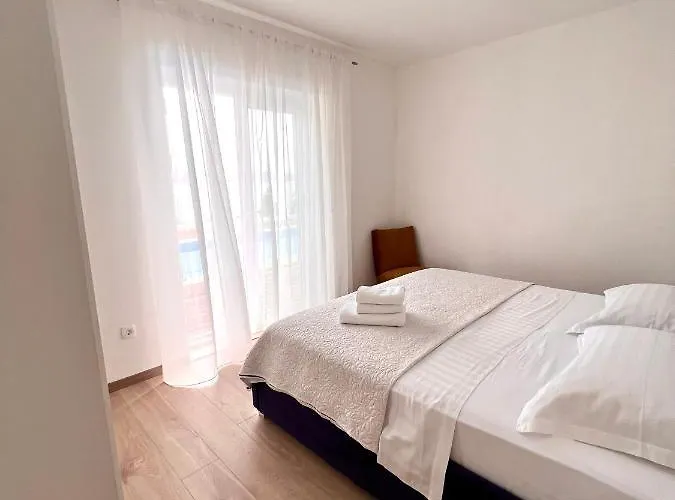 Seaview Pool Apartment-lumiere, Island Hvar-gdinj דירה