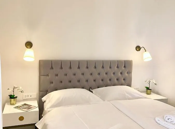 Seaview Pool Apartment-lumiere, Island Hvar-gdinj