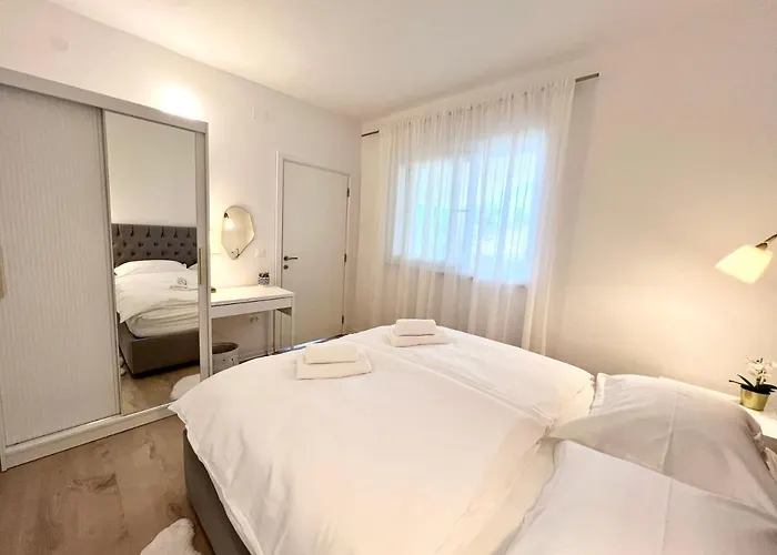 Seaview Pool Apartment-lumiere, Island Hvar-gdinj Gdinj